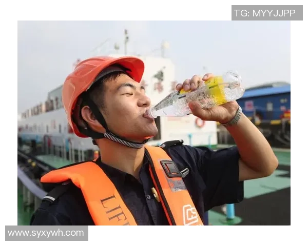 深足球星为一线工人发放高温津贴助力炎热夏季工作环境改善