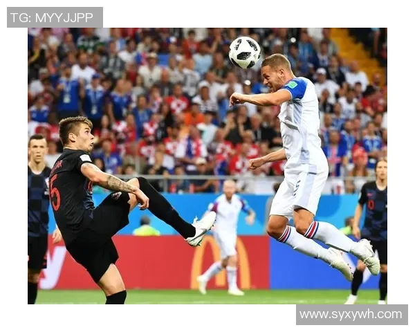 足球明星与时尚潮流的完美融合:从球场到红毯的穿搭之道 足球明星与时尚潮流的完美融合:从球场到红毯的穿搭之道